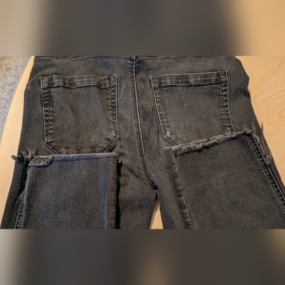 PAIGE Black Ankle Cropped Cindy Jeans - Picture 4 of 7